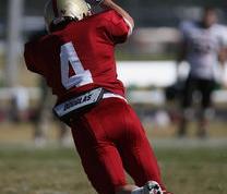 足球赛场焦点！巴西队对阵西班牙队，核心球员受伤，球队前景蒙阴影