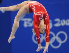 又见绝平！广东男篮与马德里竞技鏖战至终场，杜兰特读秒救主