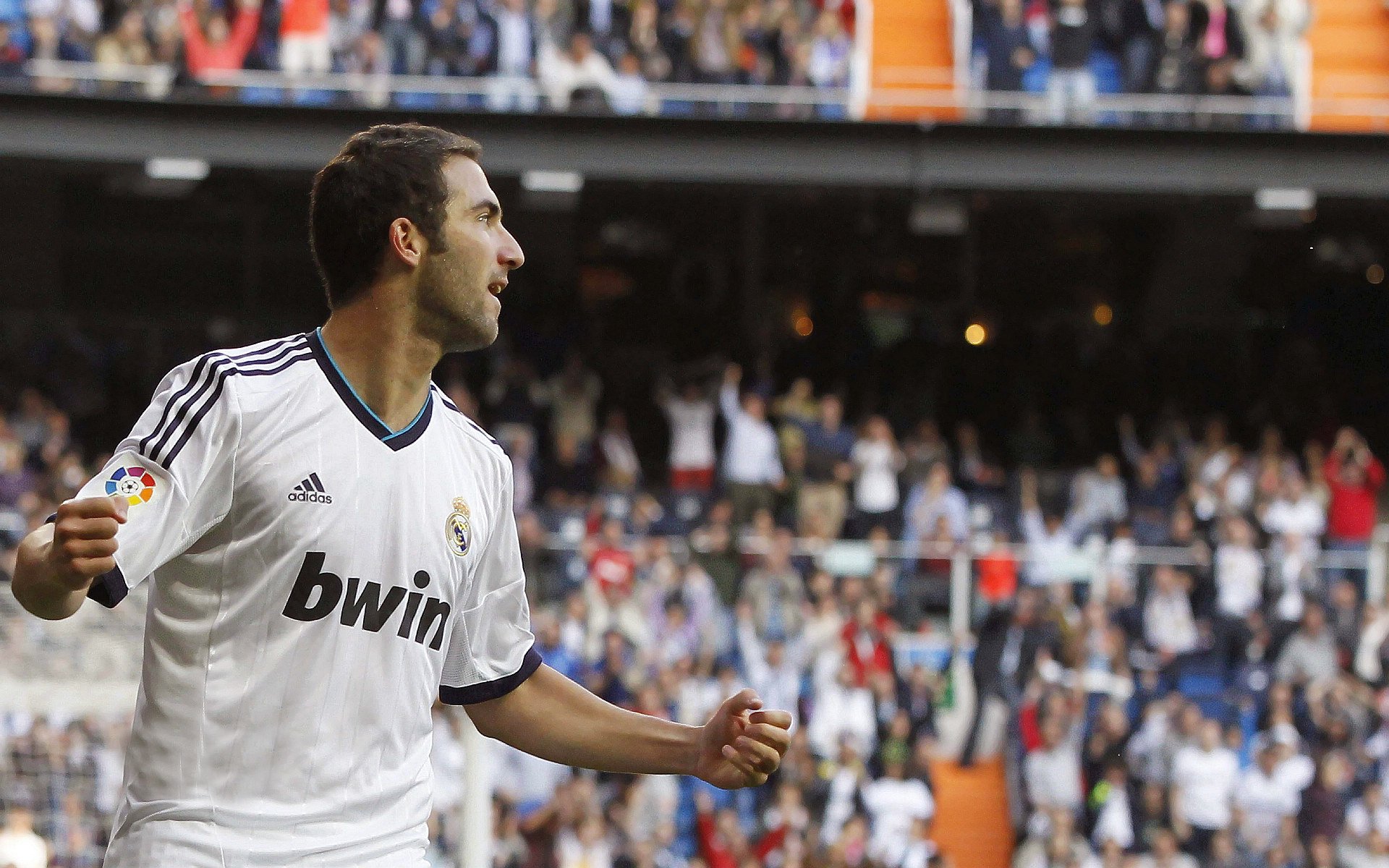 全运会战况：皇家马德里防线稳固，巴黎圣日耳曼进攻受阻，詹姆斯成最佳